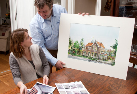 Echtpaar bekijkt foto's