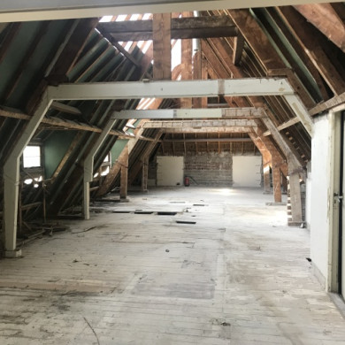 Onder de kap van het landhuis