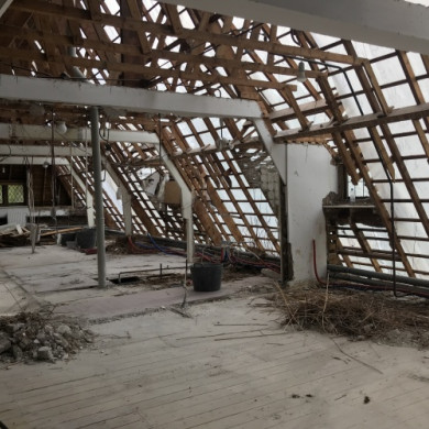 Onder de kap van het landhuis