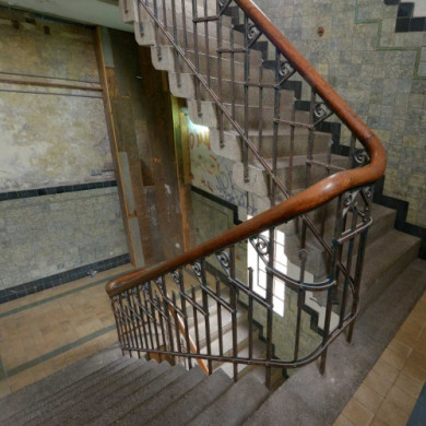 Zijaanzicht trap Koelhuis