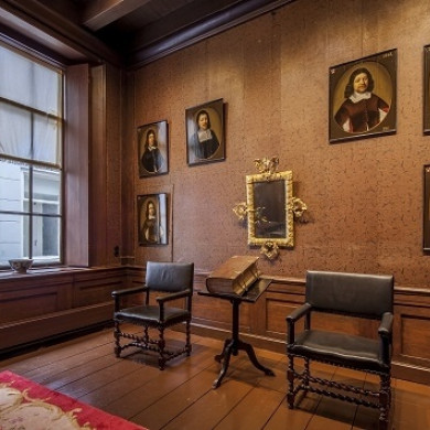 Kunst aan de muur in het Vrouwenhuis in Zwolle