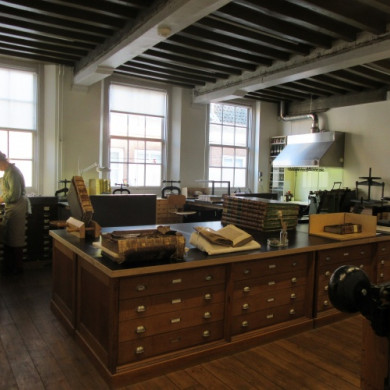 Marijn aan het werk in het pand