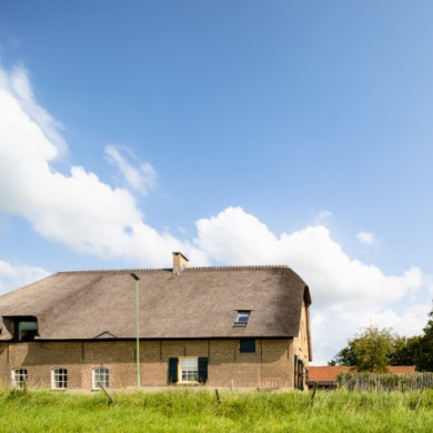 Kornhuys in landschap