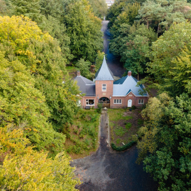 Poortgebouw vanuit de lucht
