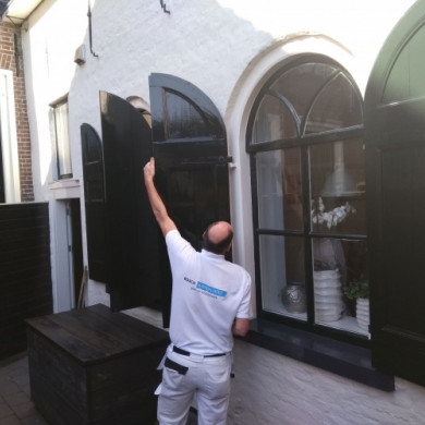 Schilder aan het werk