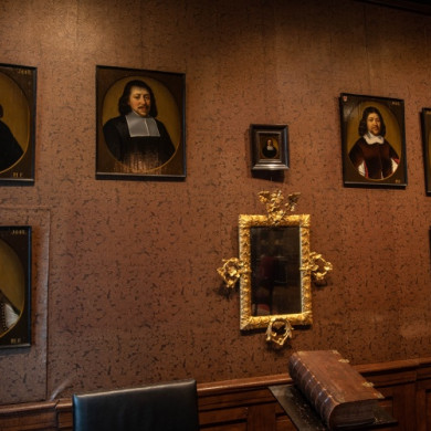 Kunst aan de muur in het Vrouwenhuis in Zwolle