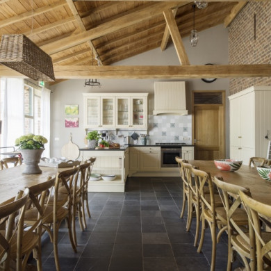 Keuken met grote tafels