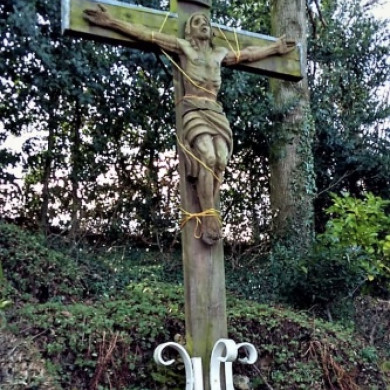 Gekneveld corpus processiekruis