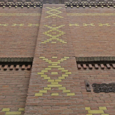 Stenen muur van het pand