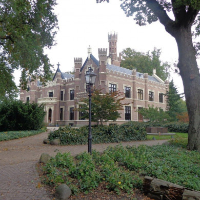 Kasteel De Schaffelaar aan de Stationsweg 6 te Barneveld