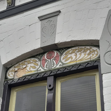 Detail van het monument aan de Singel 29 te Barendrecht