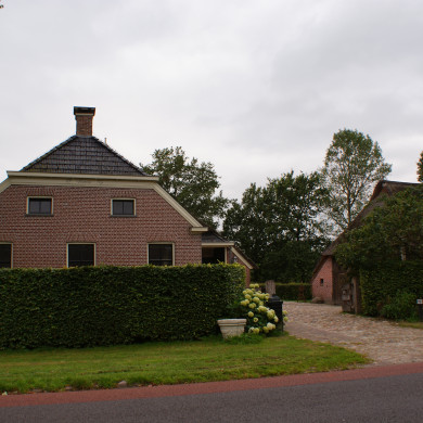 Rijksmonumentale boerderij aan de Hoofdweg 15 te Langelo