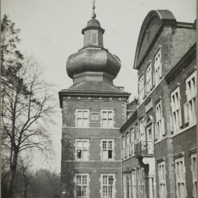 Rijksdienst voor het Cultureel Erfgoed: Nispen tot Sevenaer, E.O.M. van