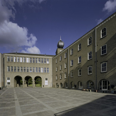 Rijksdienst voor het Cultureel Erfgoed: Heuvel, Thea van den