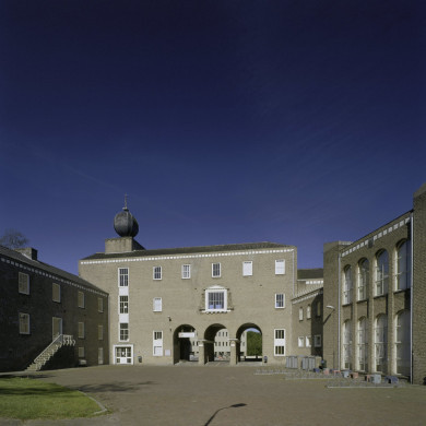 Rijksdienst voor het Cultureel Erfgoed: Heuvel, Thea van den