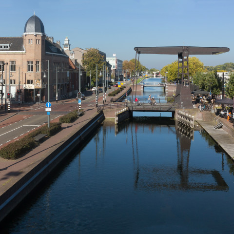 Helmond, zicht op kanaal door Helmond vanaf de Kasteeltraverse - Michielverbeek