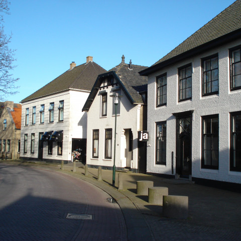 Kapelle (Zeeland, NL) huizen op kerkplein - Havang(nl)