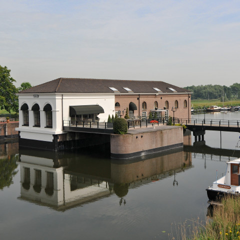 Oude Stoomgemaal Hardinxveld-Giessendam - De Landerije Makelaars