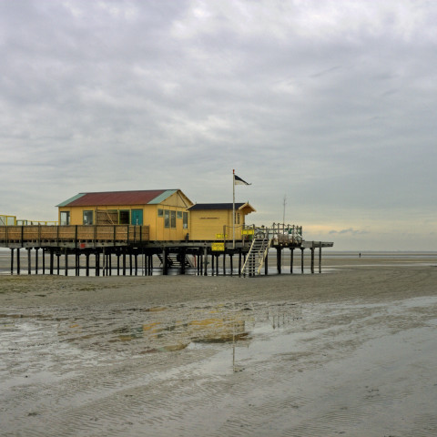 Schiermonnikoog, strandpaviljoen - Bert Kaufmann