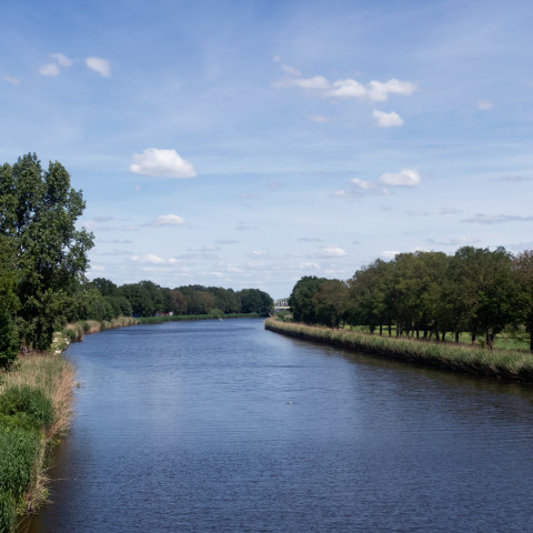 Almelo,_het_Twentekanaal (zijkanaal naar Almelo) vanaf de Wierdensebrug - Michielverbeek