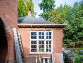 Woonhuis met ladder