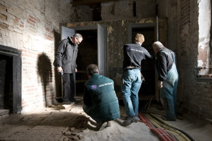 Vakmannen in kasteel Waardenburg