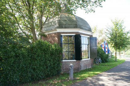 Eén van de vier theehuisjes tegen het Noorderbolwerk in Franeker - Gerard van Dijk.JPG