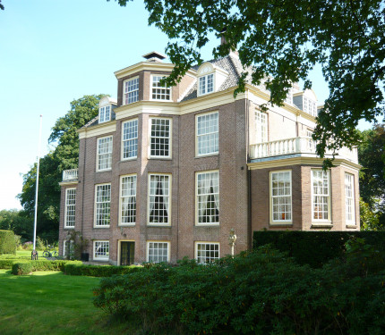 Buitenplaats Vechtoever langs de Vecht in Maarssen