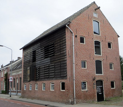 Voorkant voormalige looierij. Gelegen in de Dorpsstraat te Riel - AFiermans