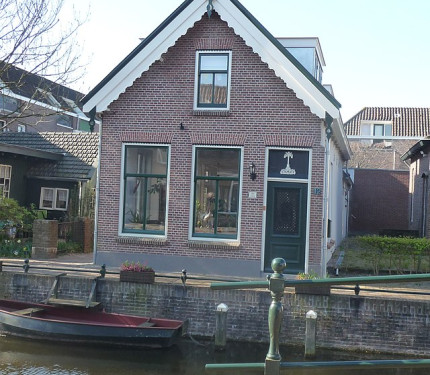 Gemeentelijk monument aan de Molenlaan 12 in Voorschoten Wikimedia commons AcroniusZ