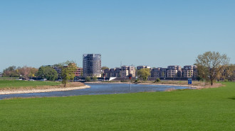 Doesburg, stadszicht vanaf het fietspad bij de Koldeweij - Michielverbeek