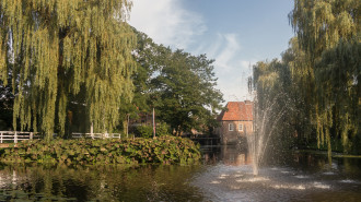 Borculo,_fontein_bij_de_Burg._Bloemersstraat - Michielverbeek