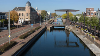 Helmond, zicht op kanaal door Helmond vanaf de Kasteeltraverse - Michielverbeek