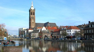 Roermond aanzicht vanaf het water Wikimedia commons - Grundig