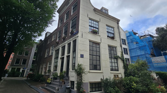 Voorgevel en zijgevel september 2025