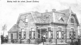 afbeelding van 1917,  tijdens de opening van de naastgelegen nieuwe basisschool