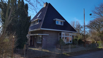 De dijkwoning gezien vanaf de dijk