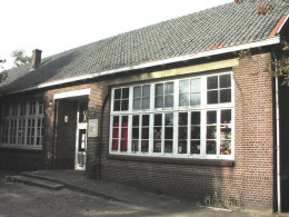 Molenweg 4 - voormalig schoolgebouw